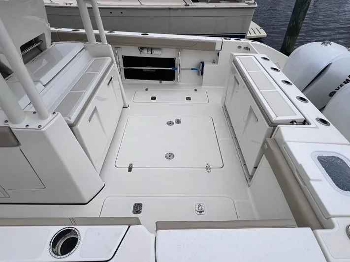  Yacht Photos Pics 2020 Pursuit 328 S - Image 5