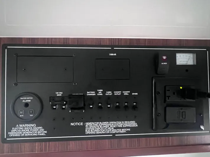  Yacht Photos Pics 2020 Pursuit 328 S - Image 14