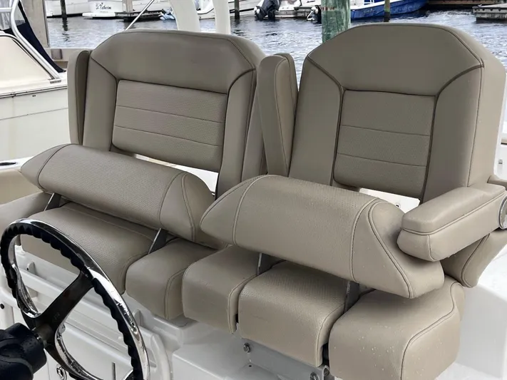  Yacht Photos Pics 2020 Pursuit 328 S - Image 18