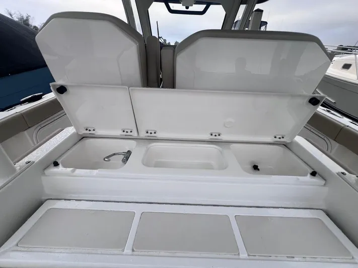  Yacht Photos Pics 2020 Pursuit 328 S - Image 8