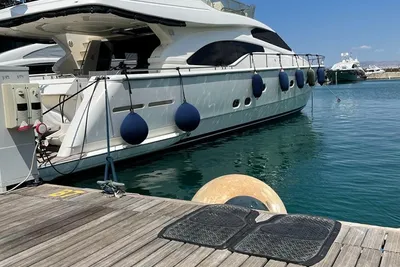 Ferretti Yachts 680