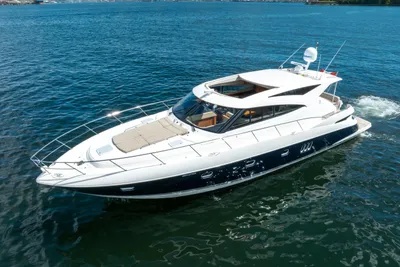Riviera 5800 Sport Yacht