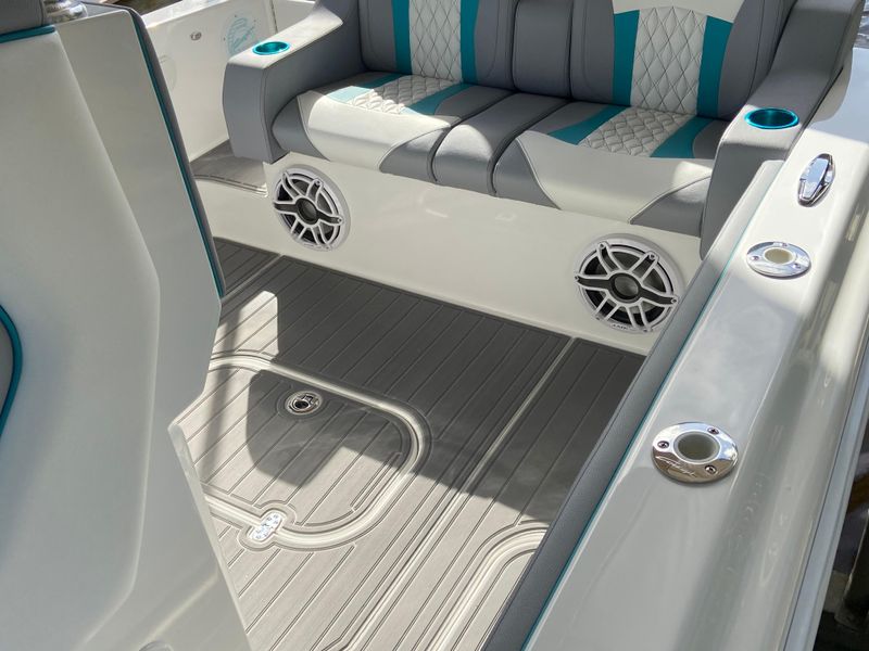 2020 Concept 32