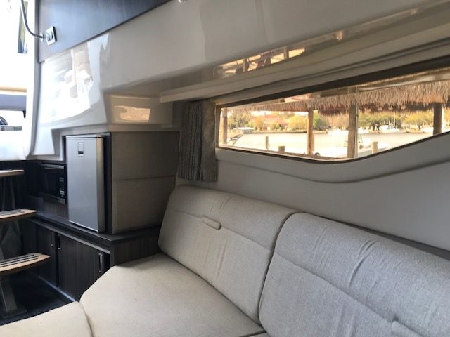 2022 Sea Ray 320 Sundancer
