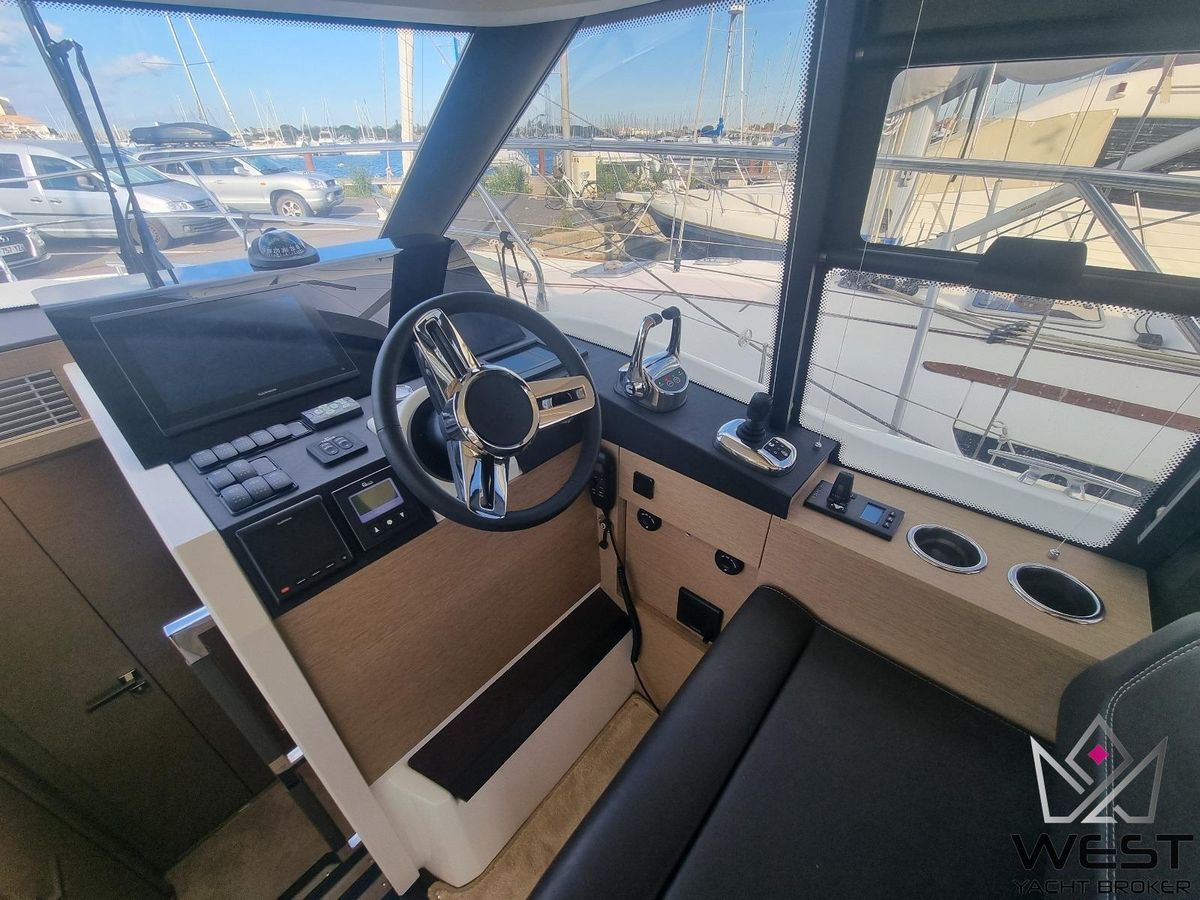 2023 Prestige 42 
