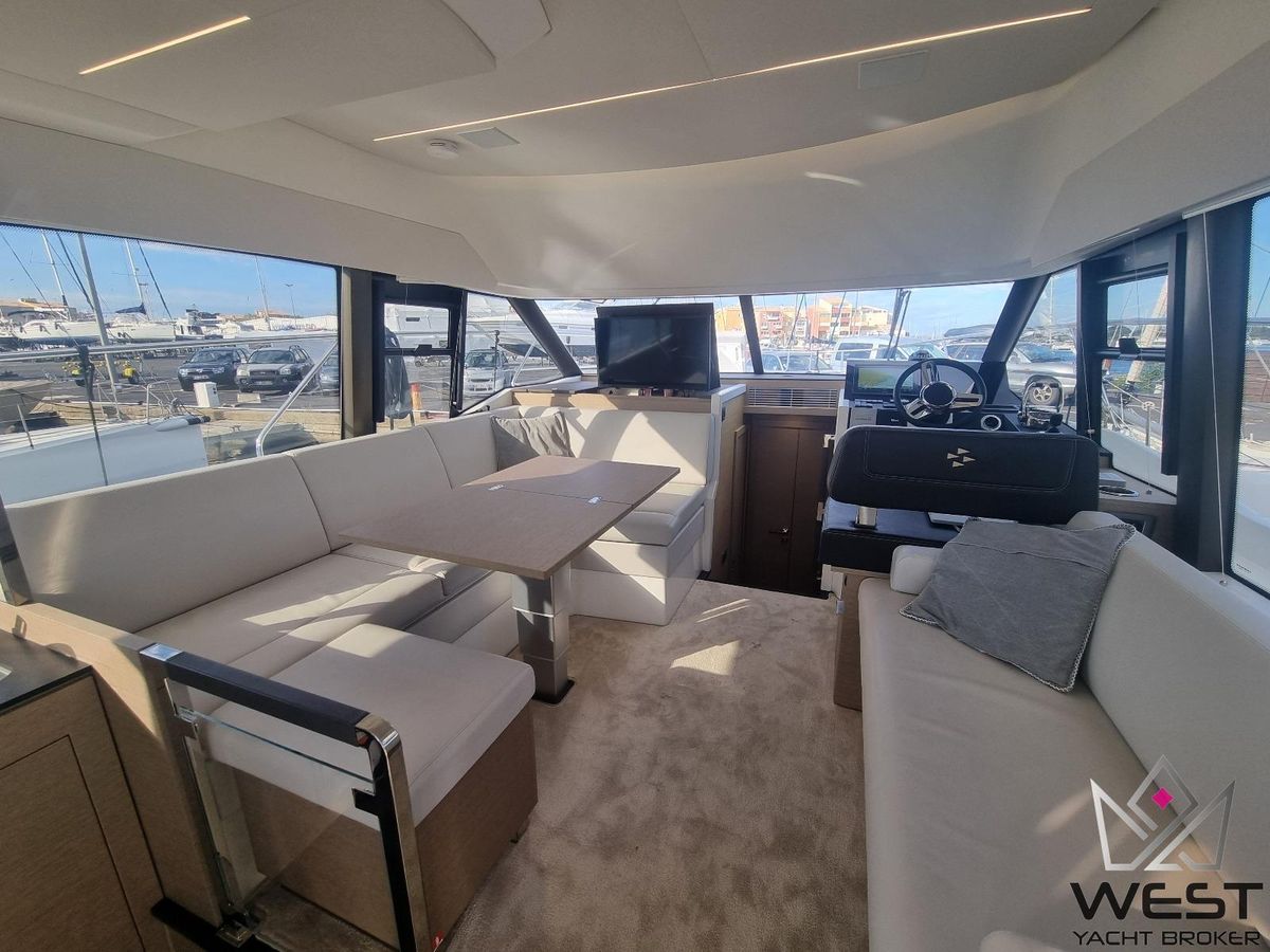 2023 Prestige 42 