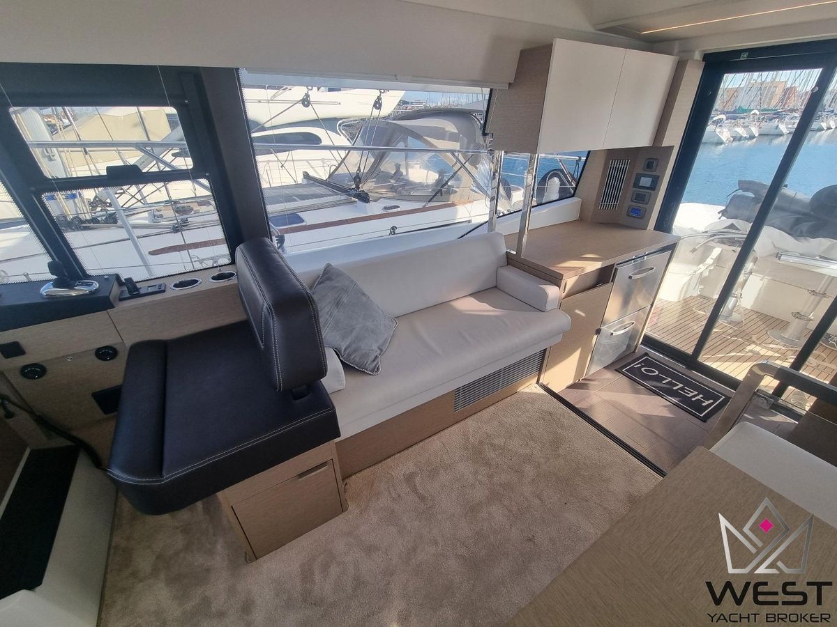 2023 Prestige 42 