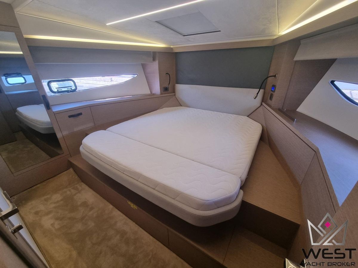 2023 Prestige 42 