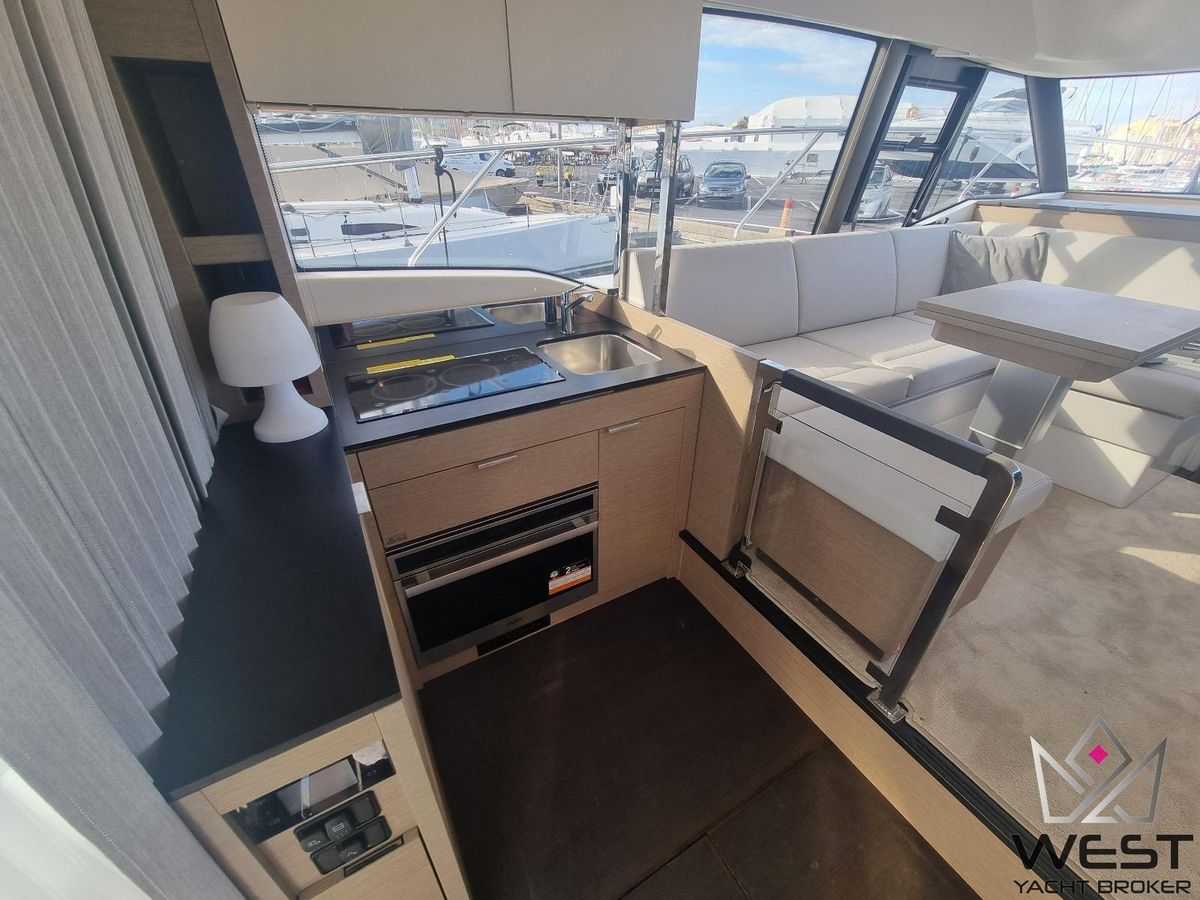 2023 Prestige 42 