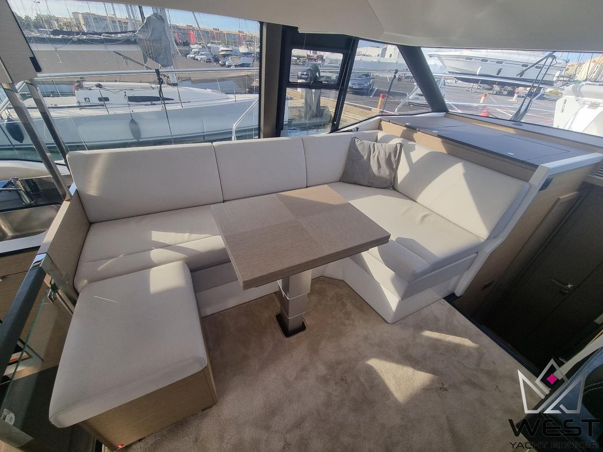 2023 Prestige 42 