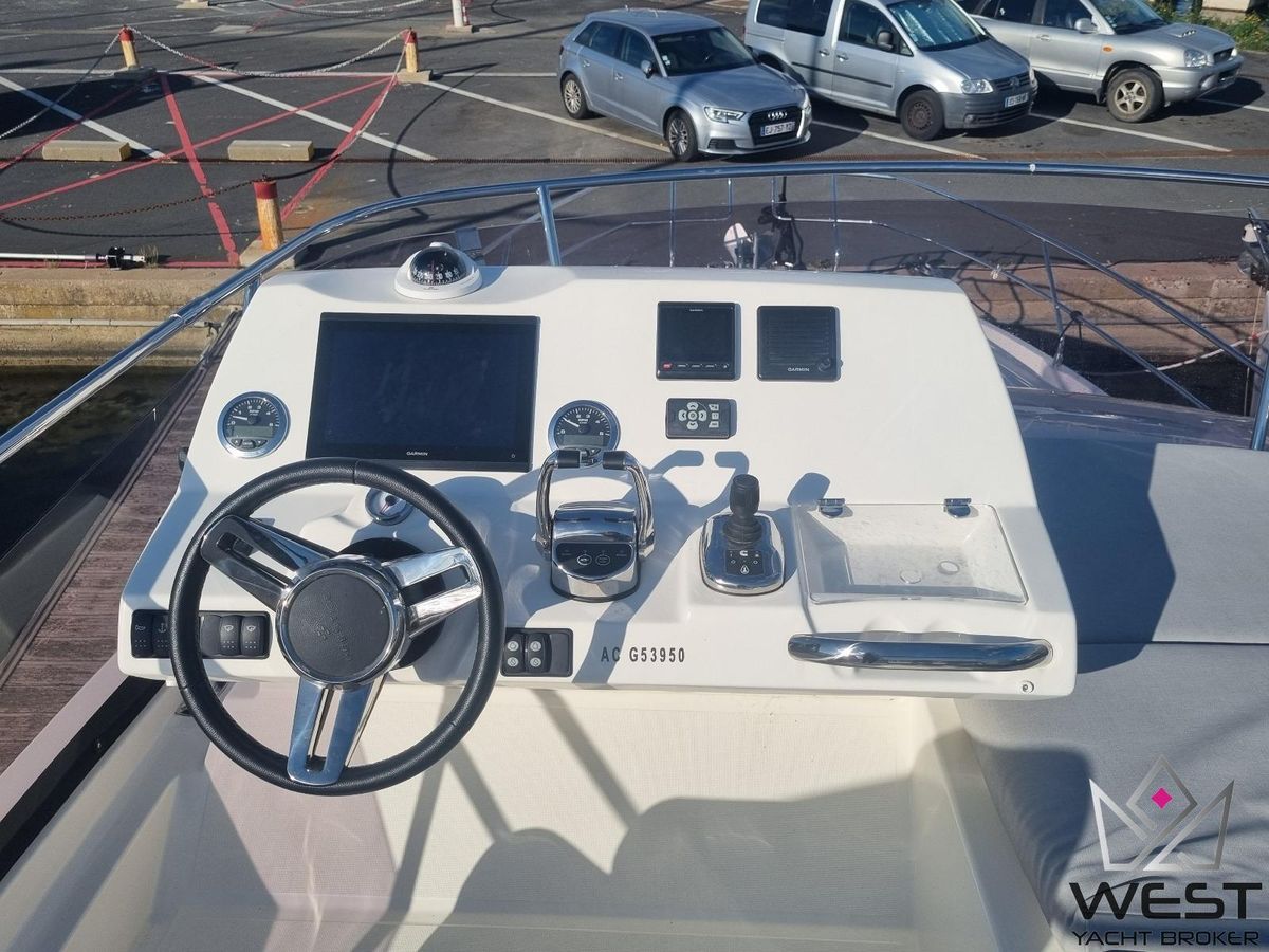 2023 Prestige 42 