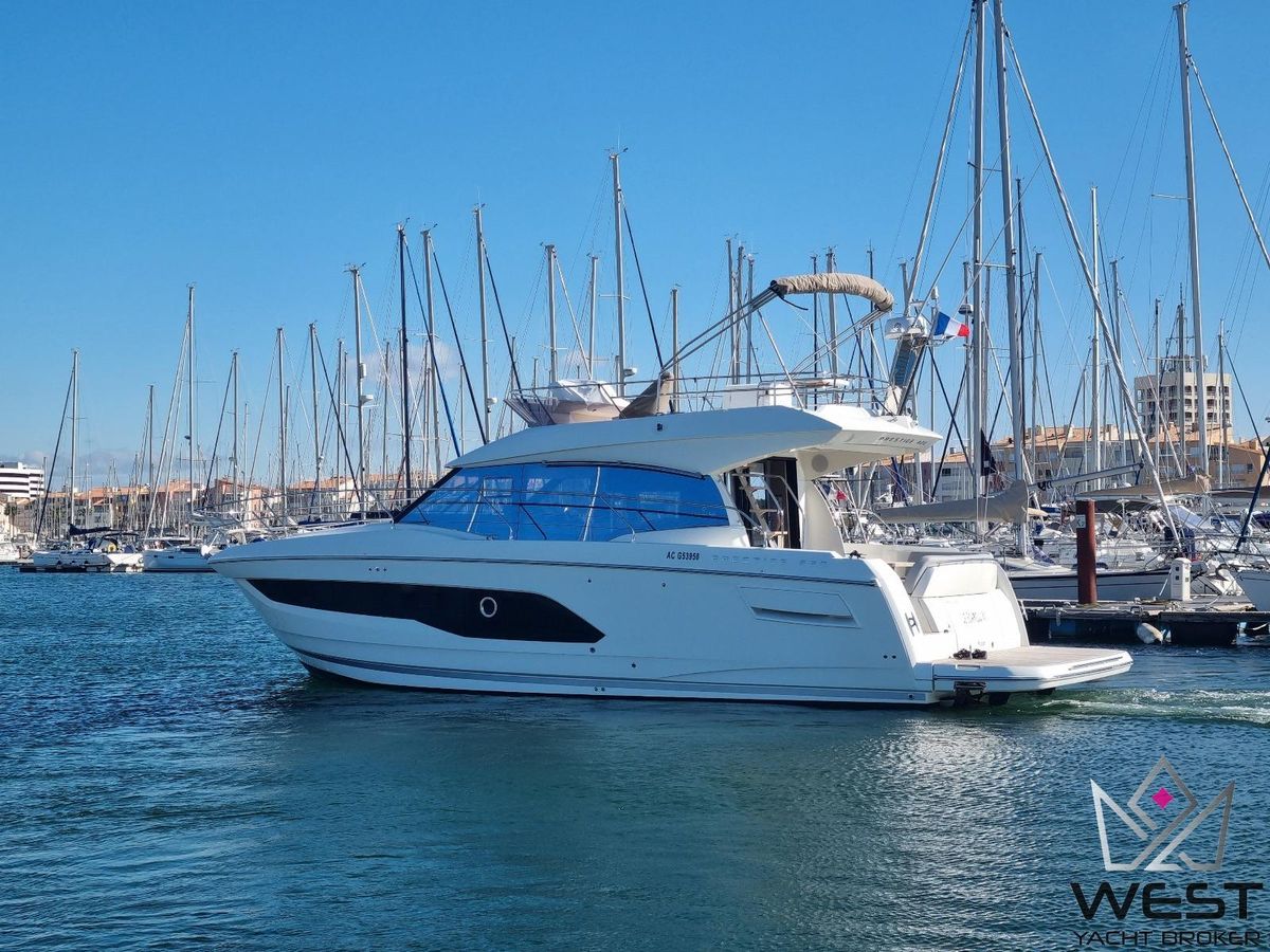 2023 Prestige 42 