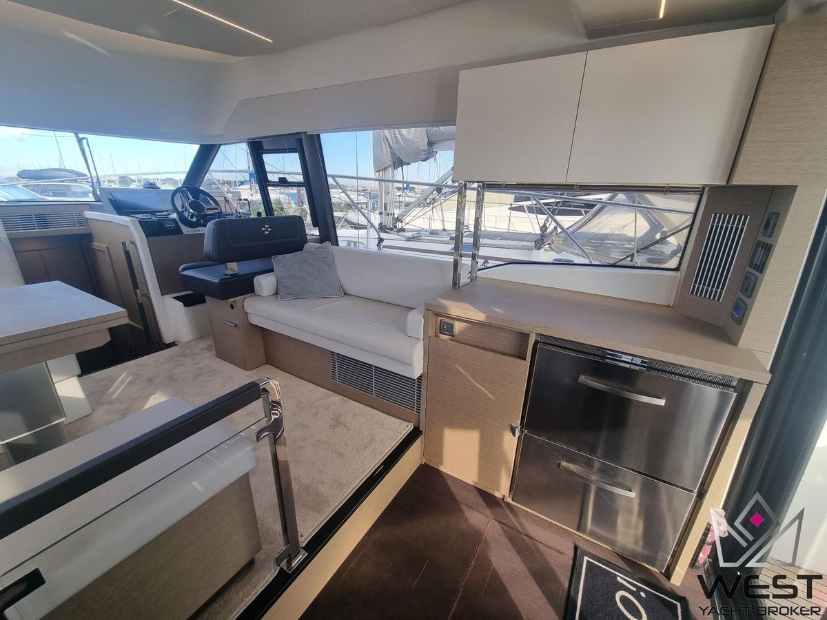 2023 Prestige 42 