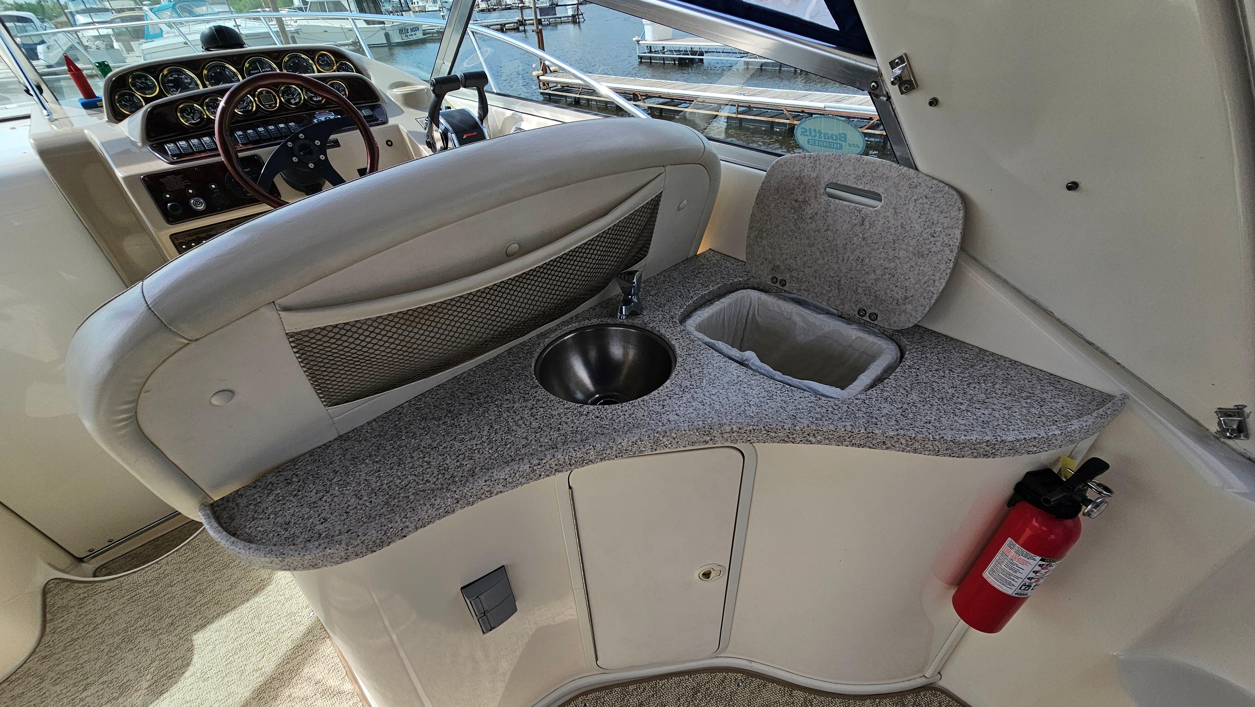 2001 Rinker 310 Fiesta Vee Cruiser for sale - YachtWorld