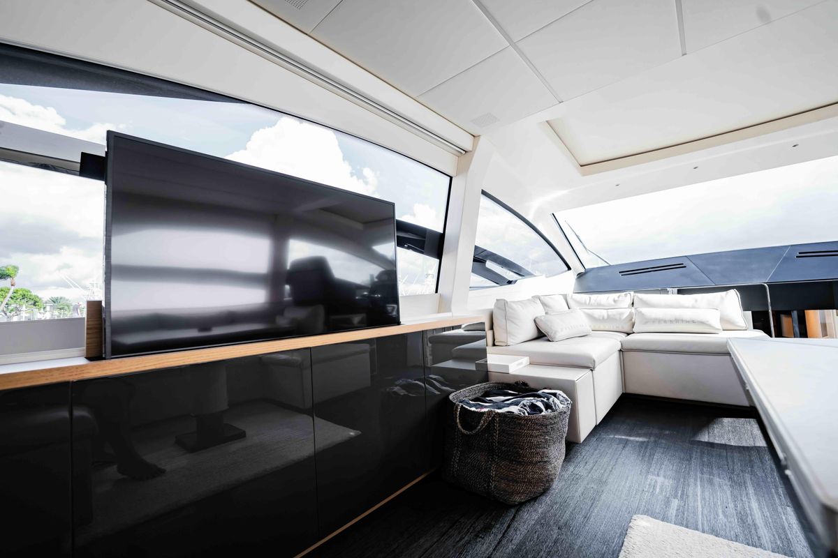 2017 Pershing 70 