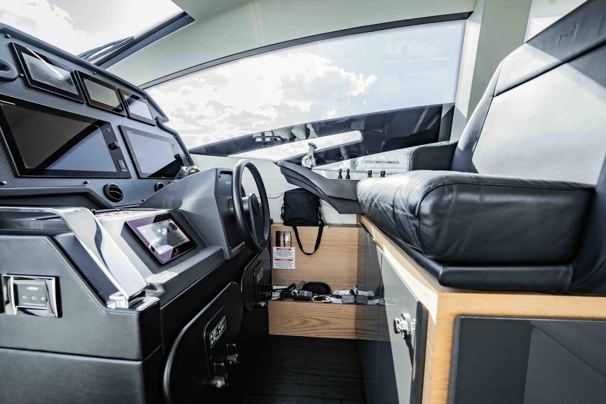 2017 Pershing 70 