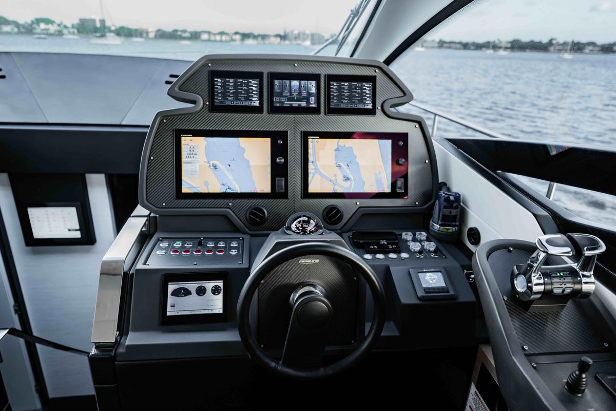 2017 Pershing 70 