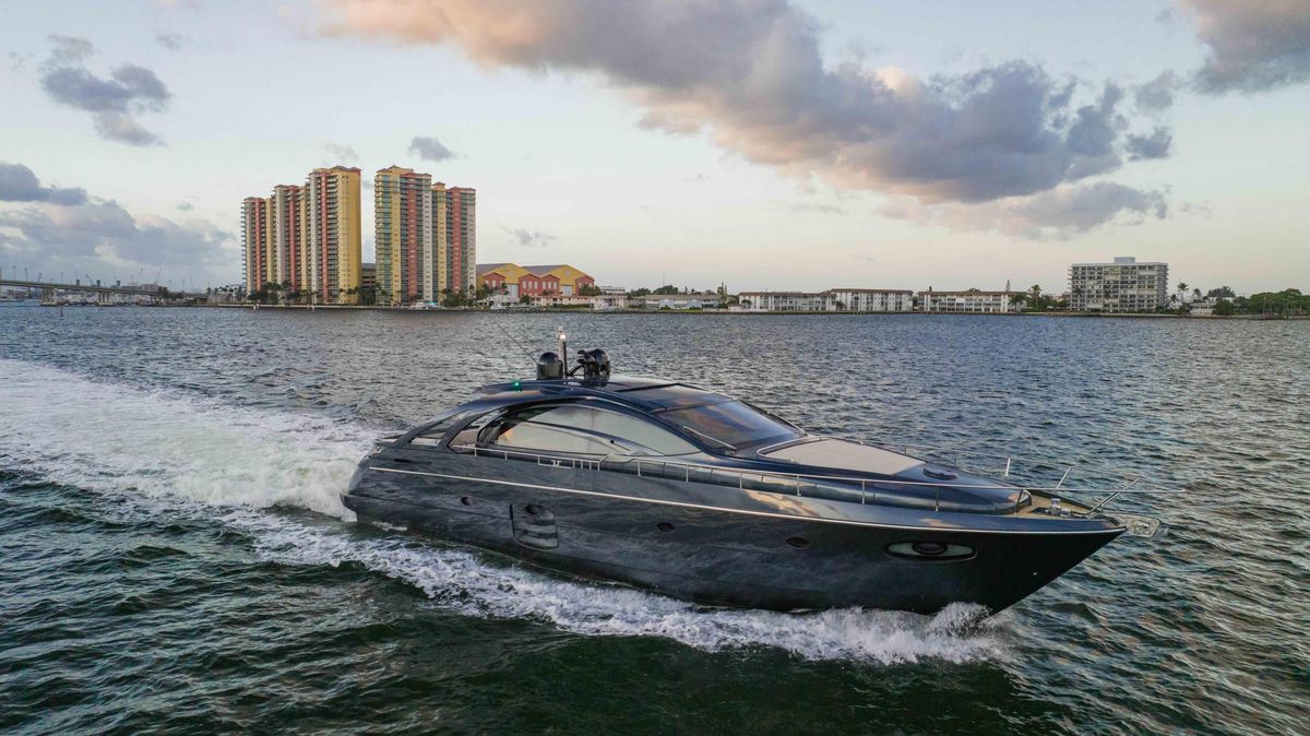 2017 Pershing 70 