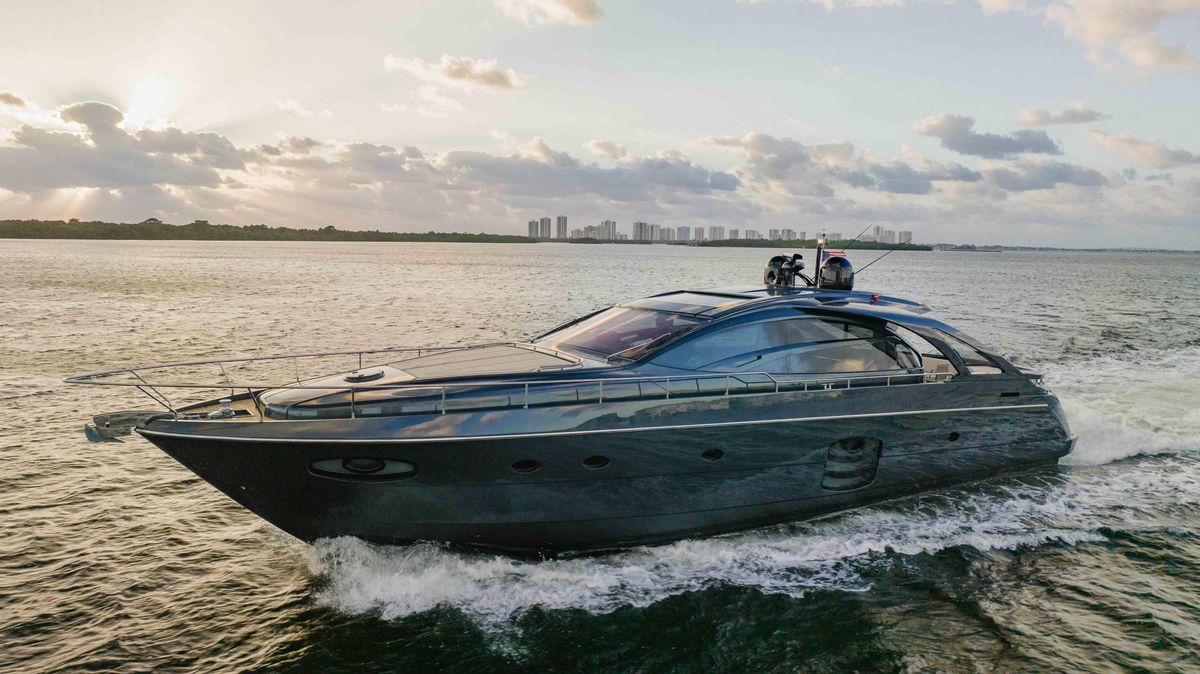 2017 Pershing 70 