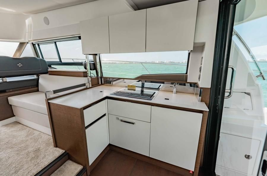 2020 Prestige 460 Flybridge