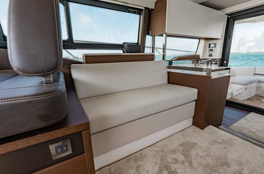 2020 Prestige 460 Flybridge