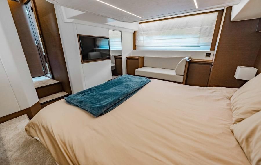 2020 Prestige 460 Flybridge