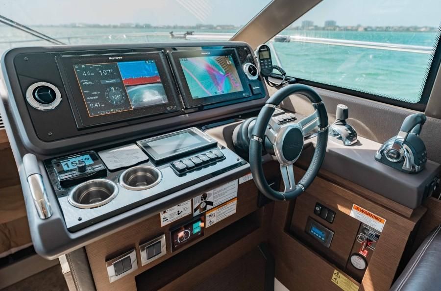 2020 Prestige 460 Flybridge