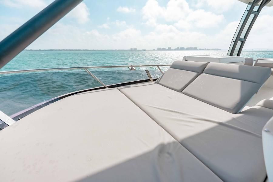 2020 Prestige 460 Flybridge