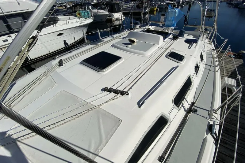 Dolce Vita Yacht Photos Pics 2004 Hunter 41 AC sailboat deck view at marina, showcasing sleek design and rigging.