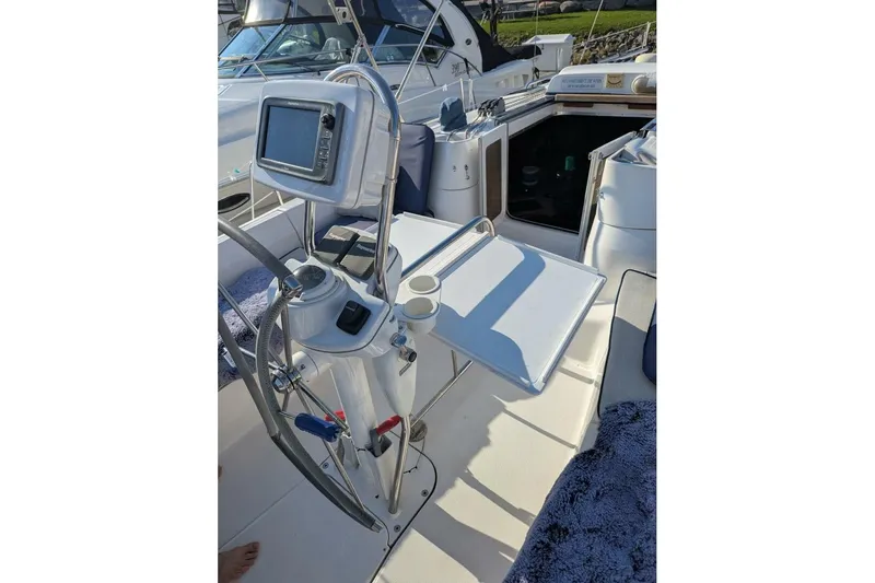 Dolce Vita Yacht Photos Pics Cockpit of 2004 Hunter 41 AC sailboat with navigation equipment and seating.