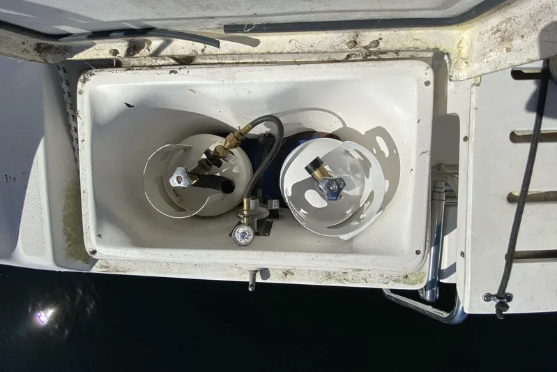 Dolce Vita Yacht Photos Pics Propane storage compartment on a 2004 Hunter 41 AC sailboat, featuring two propane tanks.