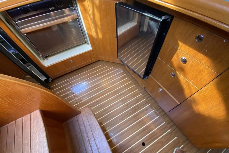 Dolce Vita Yacht Photos Pics Interior of 2004 Hunter 41 AC yacht with wooden cabinetry and flooring.