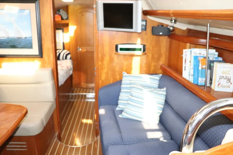 Dolce Vita Yacht Photos Pics Interior of 2004 Hunter 41 AC sailboat with cozy seating and nautical decor.