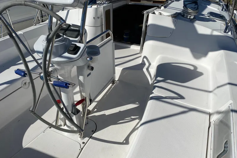 Dolce Vita Yacht Photos Pics Cockpit of 2004 Hunter 41 AC sailboat with steering wheel and control panel.
