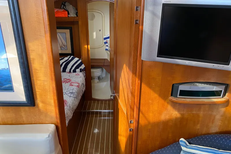 Dolce Vita Yacht Photos Pics Interior of 2004 Hunter 41 AC yacht with cozy cabin and modern amenities.