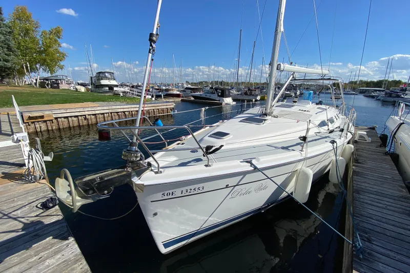 Dolce Vita Yacht Photos Pics 2004 Hunter 41 AC sailboat docked at marina under clear blue sky.