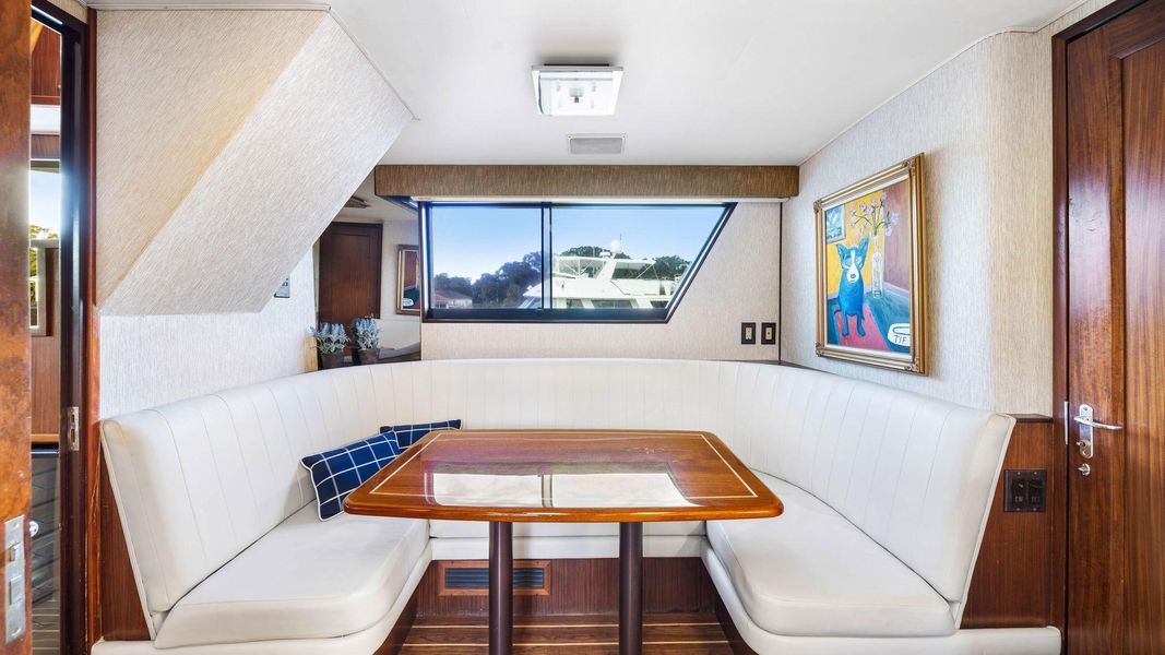 1990 Hatteras 70 Cockpit Motor Yacht