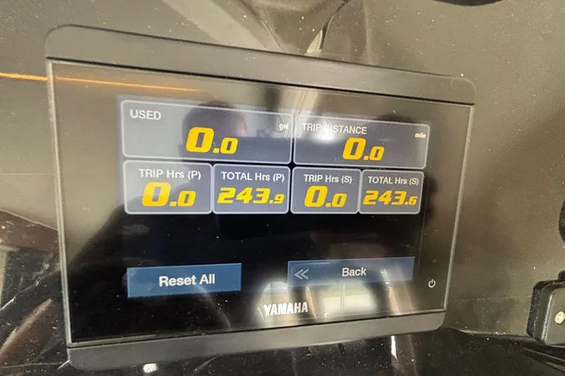  Yacht Photos Pics Yamaha display on 2022 Jeanneau NC Weekender 1095 Fly showing trip and total hours.