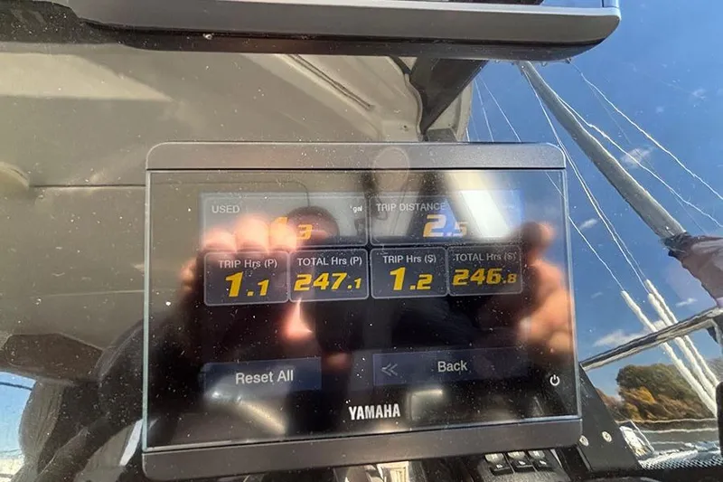  Yacht Photos Pics Yamaha display on Jeanneau NC Weekender 1095 Fly, showing trip and total hours.