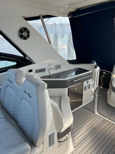 2021 Sea Ray 320 Sundancer