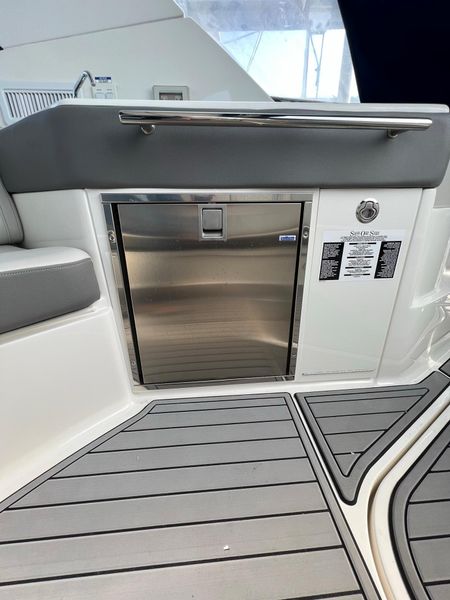 2021 Sea Ray 320 Sundancer