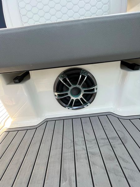 2021 Sea Ray 320 Sundancer