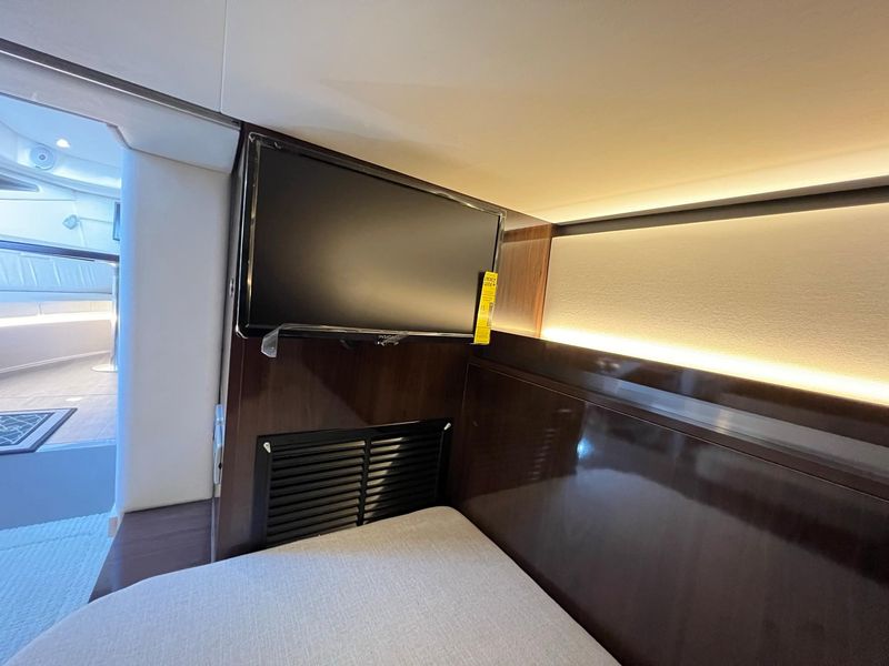 2021 Sea Ray 320 Sundancer