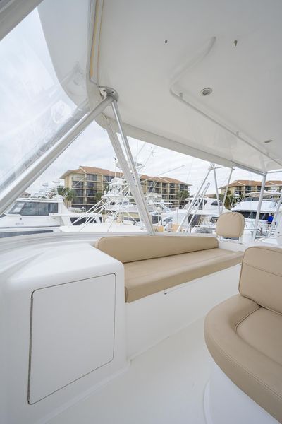 2005 Viking 61