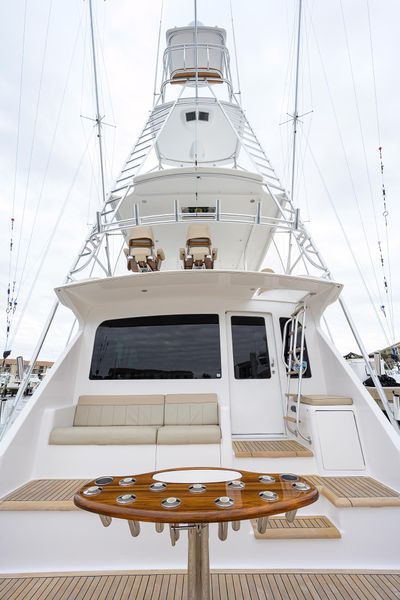 2005 Viking 61