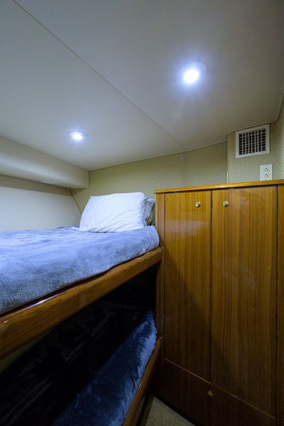2005 Viking 61