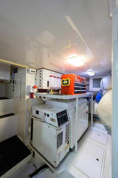 2005 Viking 61