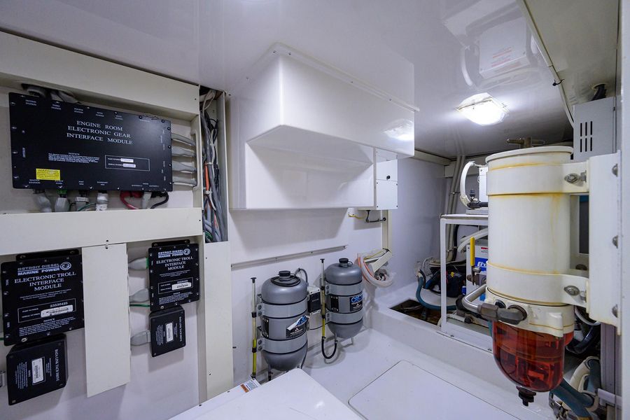 2005 Viking 61