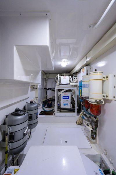 2005 Viking 61