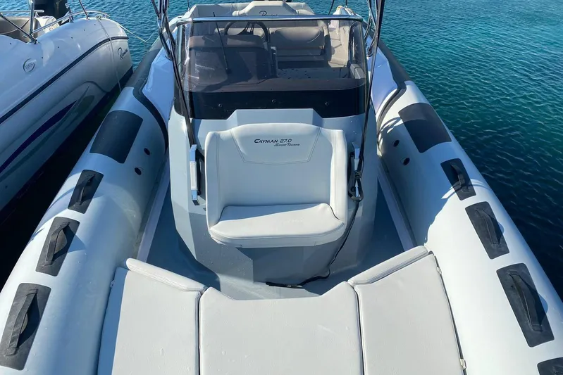  Yacht Photos Pics 2022 Ranieri CAYMAN 27.0 SPORT TOURING boat on clear blue water.